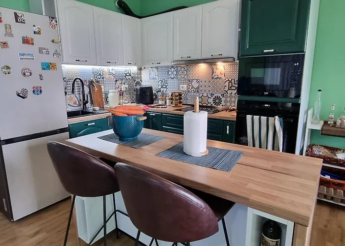 Modern In Τίρανα